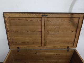 Baúl antiguo de madera, tiene unos cien años!!