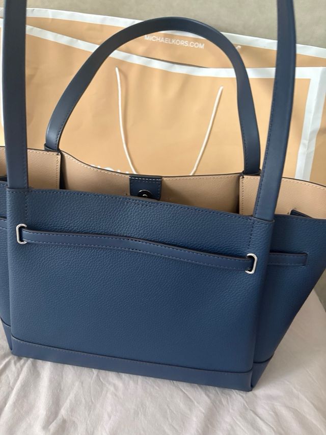 Bolso Michael Kors azul marino. Factura disponible