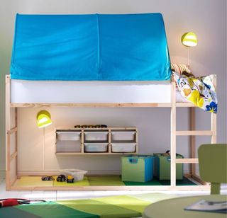 Dosel techo azul ikea, cama kura.