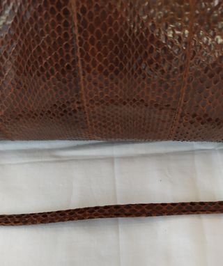 Bolso marrón piel serpiente