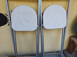 2 Sillas plegables metal-madera.