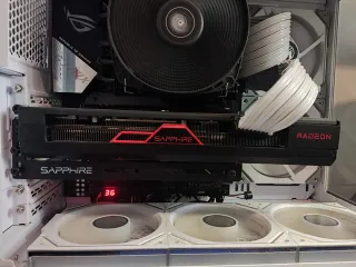 Gráfica AMD Sapphire Pulse RX 7900 GRE 16GB