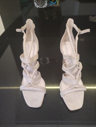Sandalias beige tacón