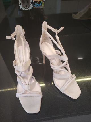 Sandalias beige tacón