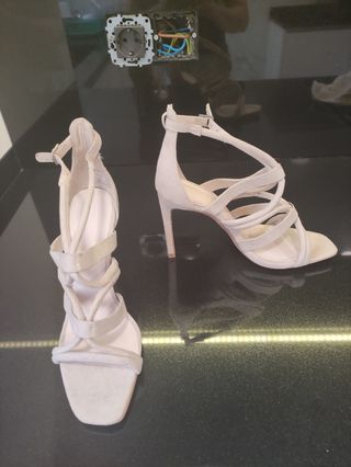 Sandalias beige tacón