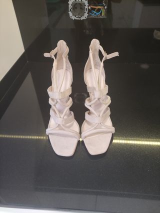 Sandalias beige tacón