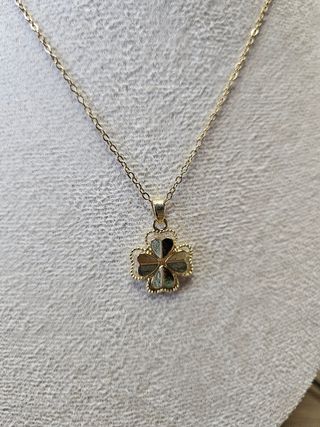 Collar trébol en acero