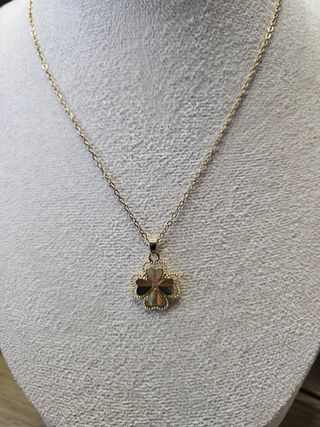 Collar trébol en acero