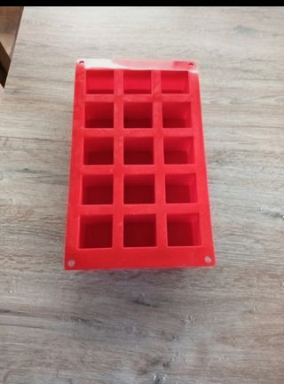 Stampo in silicone rosso per dolci
