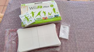 Wii Fit Plus Nintendo - Balance Board