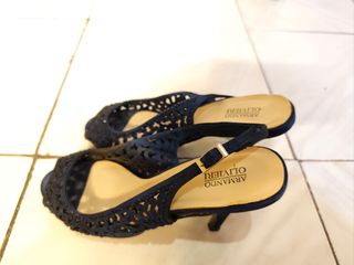 Scarpe eleganti con tacco 
