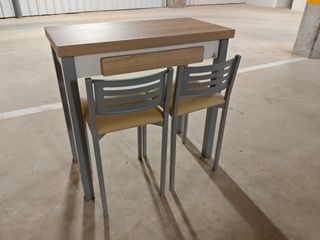 Mesa extensible con 2 sillas