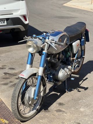 Ducati 125TS clásica
