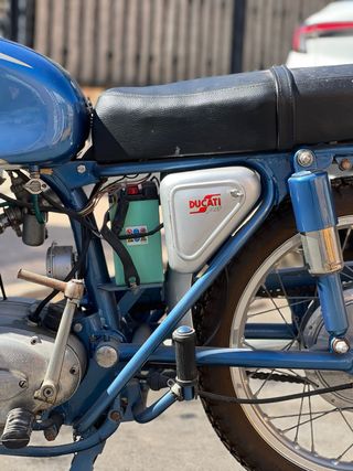 Ducati 125TS clásica