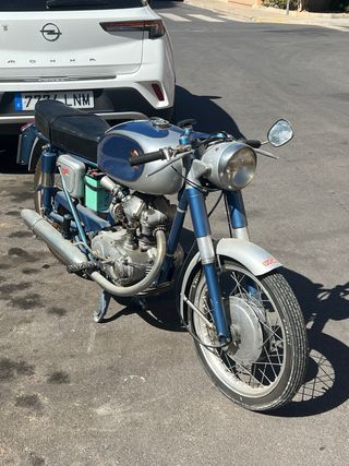 Ducati 125TS clásica
