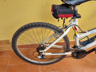 Bicicleta montaña blanca