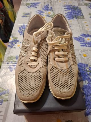 Scarpe sportive grigio perla in pelle