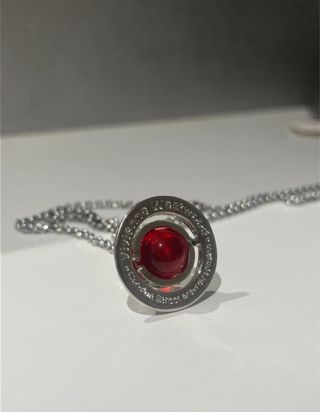 Collar Vivienne Westwood Orb rojo