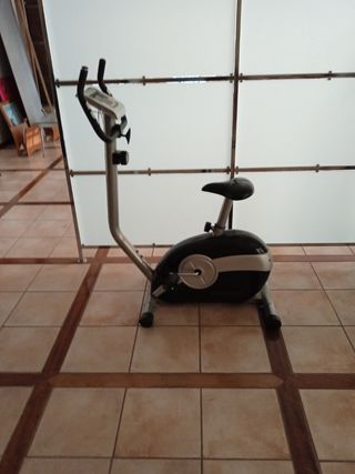 Bicicleta estática ejercicio