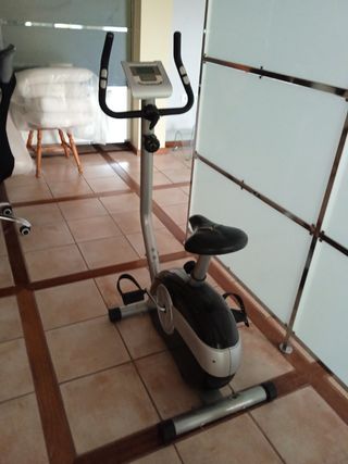 Bicicleta estática ejercicio