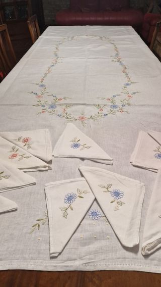 Tovaglia lino ricamata fiori