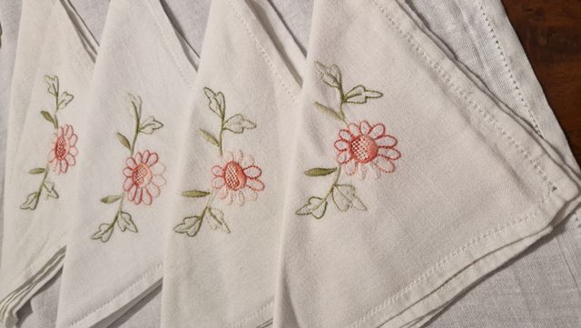 Tovaglia lino ricamata fiori