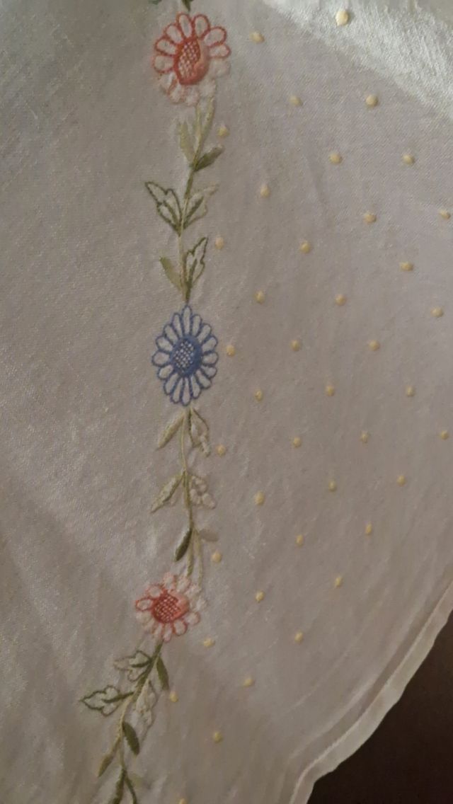 Tovaglia lino ricamata fiori