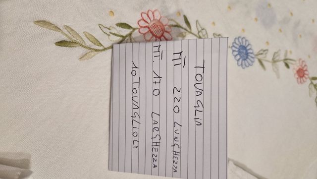 Tovaglia lino ricamata fiori