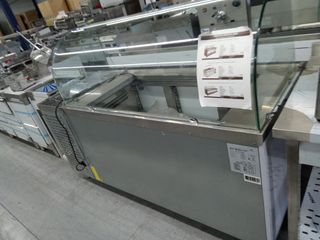 Mesa refrigerada de preparación.