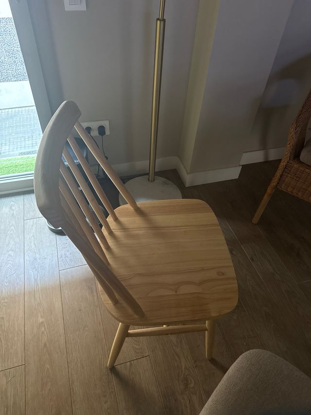 4 Sillas: 2 mimbre Ikea 2 madera Kave