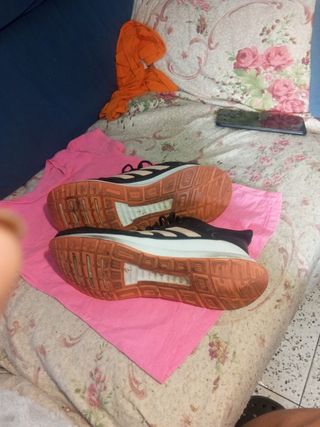 Zapatillas Adidas - Bambas Negras y Rosas