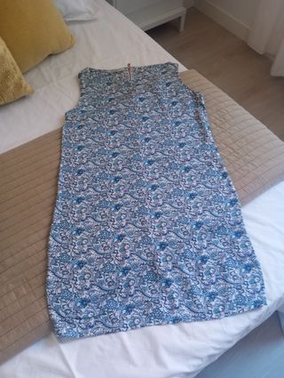 Vestido blanco y azul estampado