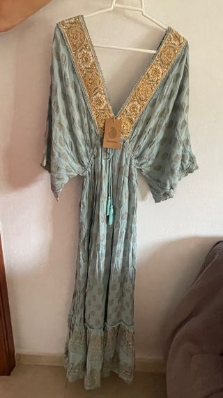 Vestido nuevo con etiqueta.