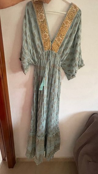 Vestido nuevo con etiqueta.