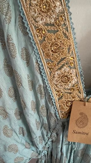 Vestido nuevo con etiqueta.