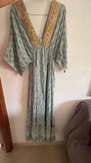 Vestido nuevo con etiqueta.