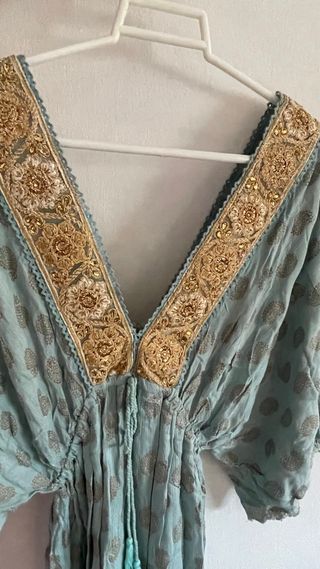 Vestido nuevo con etiqueta.