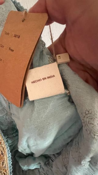 Vestido nuevo con etiqueta.