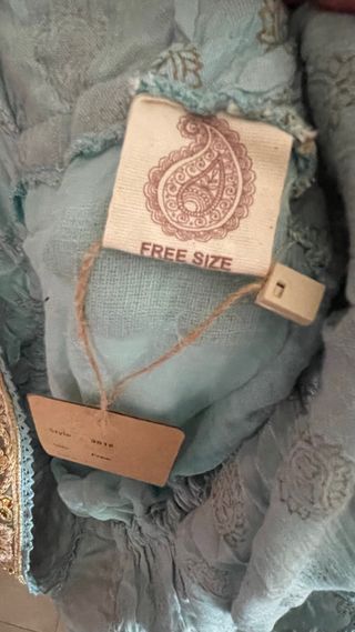 Vestido nuevo con etiqueta.