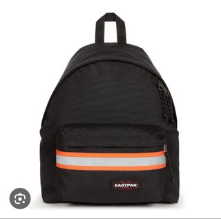 Mochila Eastpak negra reflectante