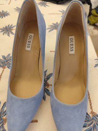 Tacones azul marino, talla 38 Guess 