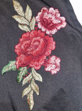 Crop top nuevo negro con rosas Talla S