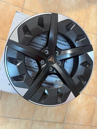 Llanta Cupra Ateca 19" aero exclusive et45  
