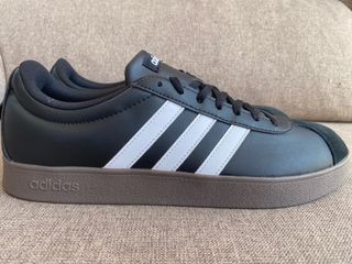 Zapatillas Adidas - Negras y Blancas