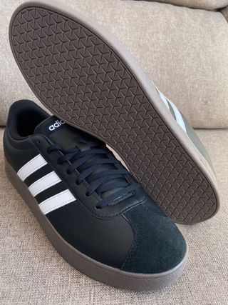 Zapatillas Adidas - Negras y Blancas
