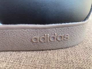 Zapatillas Adidas - Negras y Blancas