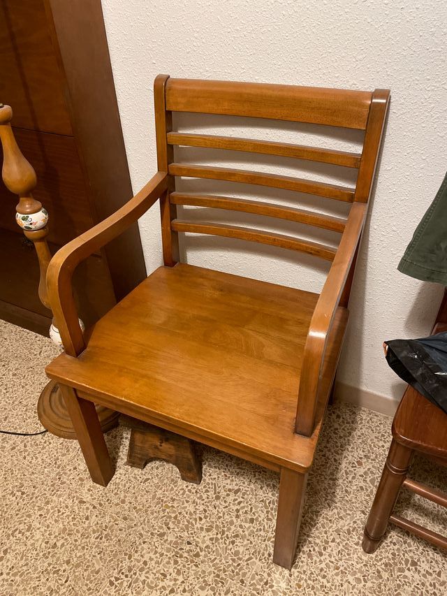 Silla amplia madera marrón