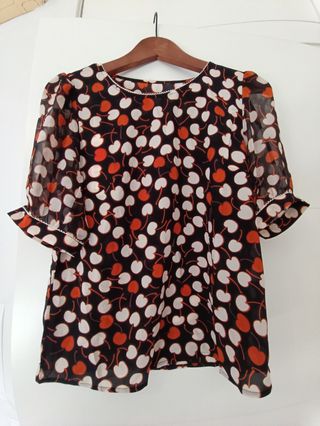 Blusa negra y roja -🍒- nueva