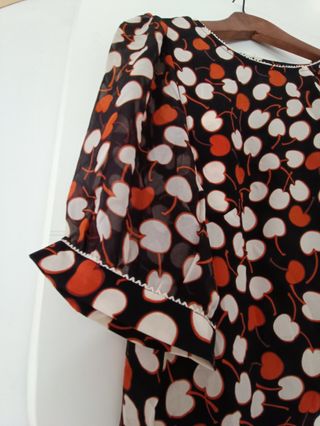 Blusa negra y roja -🍒- nueva
