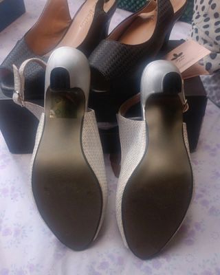 Sandalias blancas+regalo de sandalias negras.